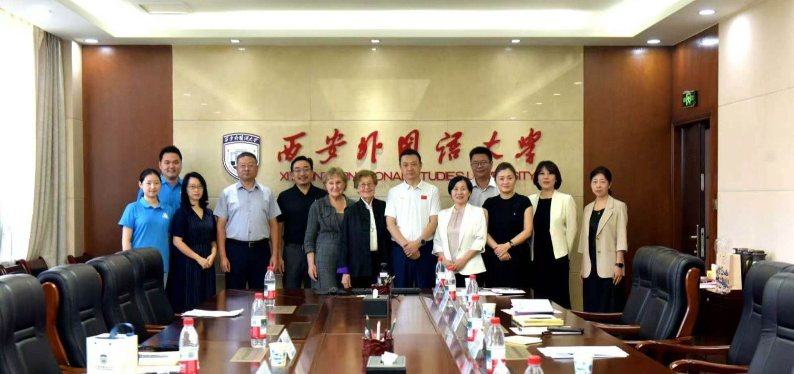 我校举行与美国海伦·福斯特·斯诺基金会座谈会暨雪莲女士荣誉...